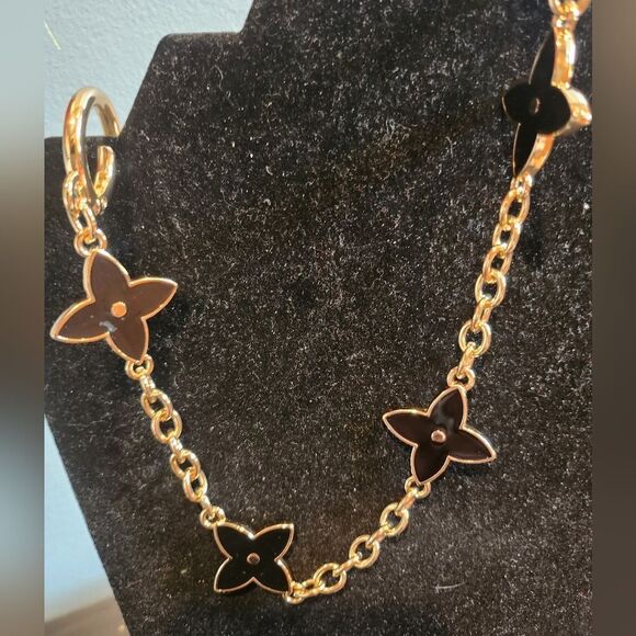 Elegant Black and Gold Bracelet - Picture 3 of 6